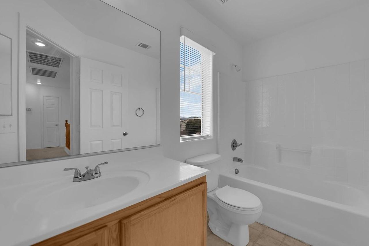 813 E La Madre Way - Photo 2 of 18