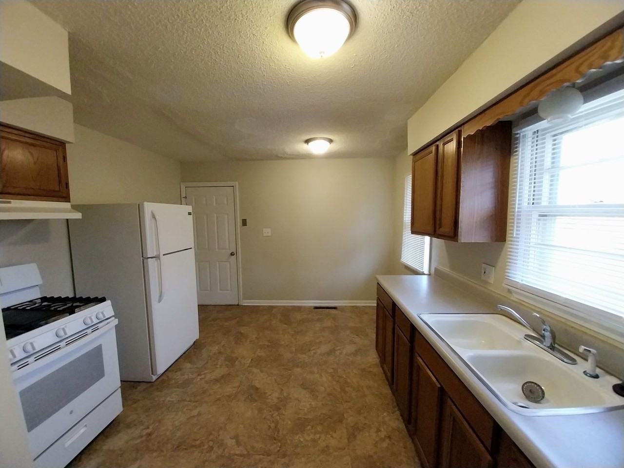 1714 N Pearl St - Photo 4 of 17