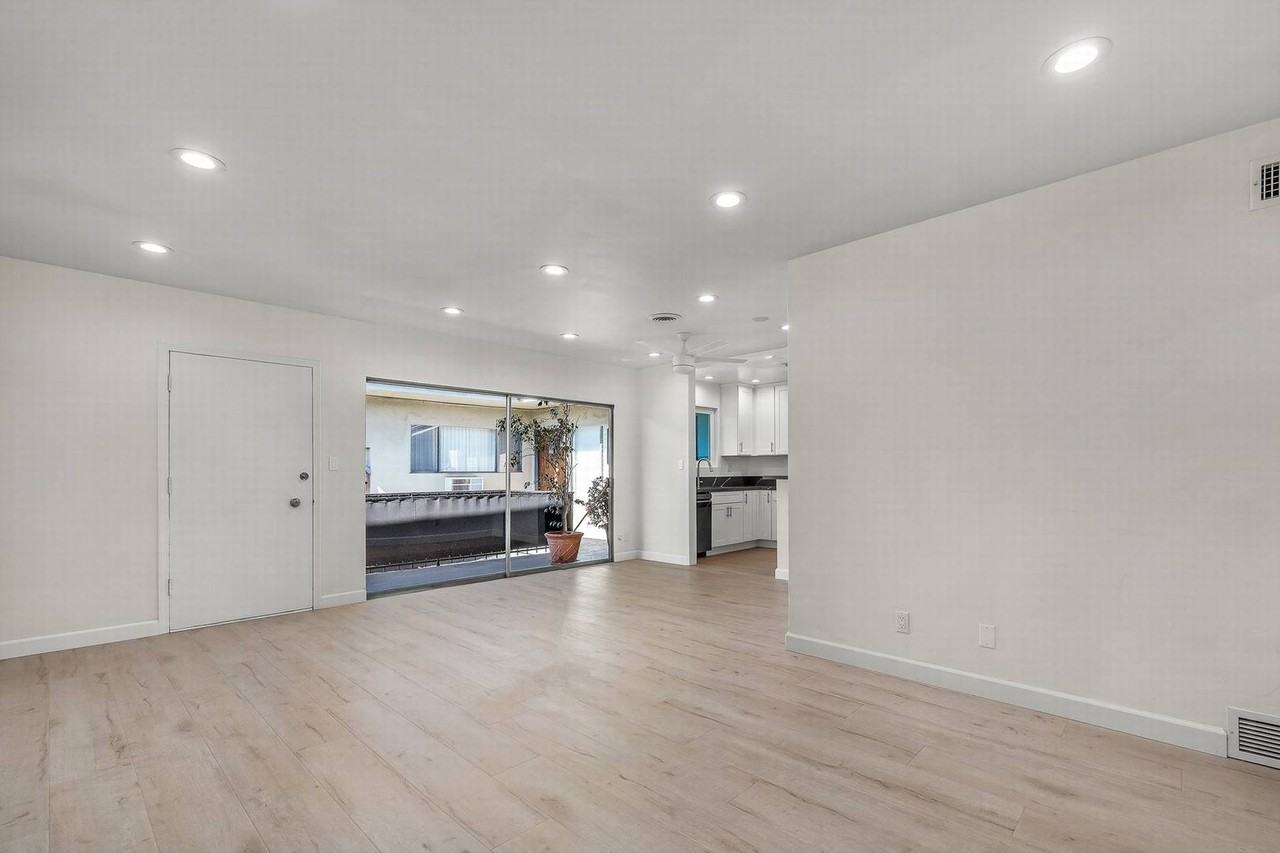 1361 N Laurel Ave #15 - Photo 3 of 16