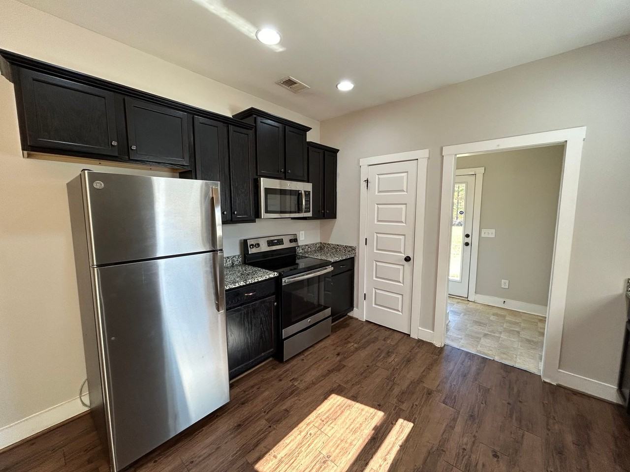6214 Cathwick Dr - Photo 7 of 40