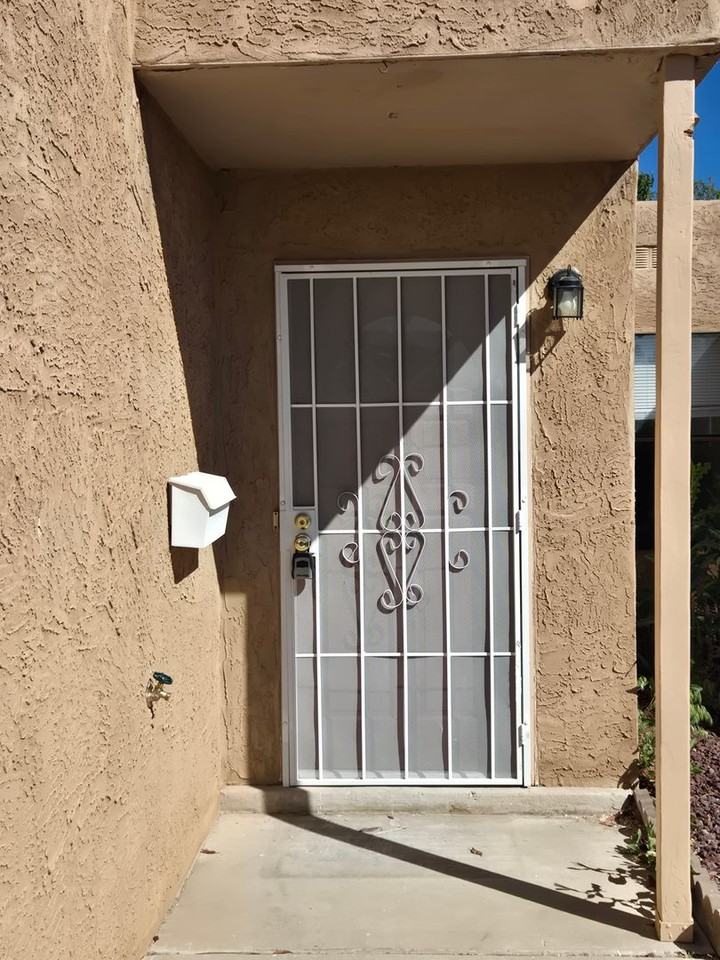 11115 Sidney Ave Ne - Photo 2 of 11