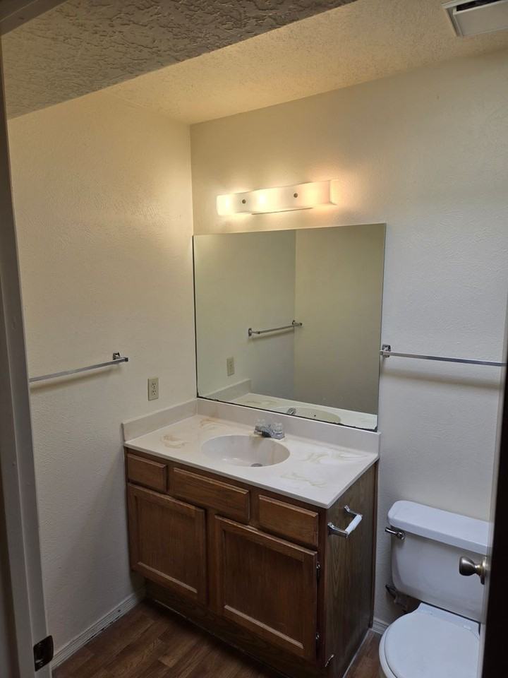 11115 Sidney Ave Ne - Photo 7 of 11