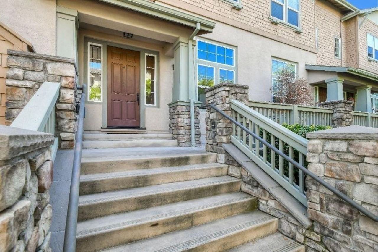 405 Washington Sq #19 - Photo 5 of 37