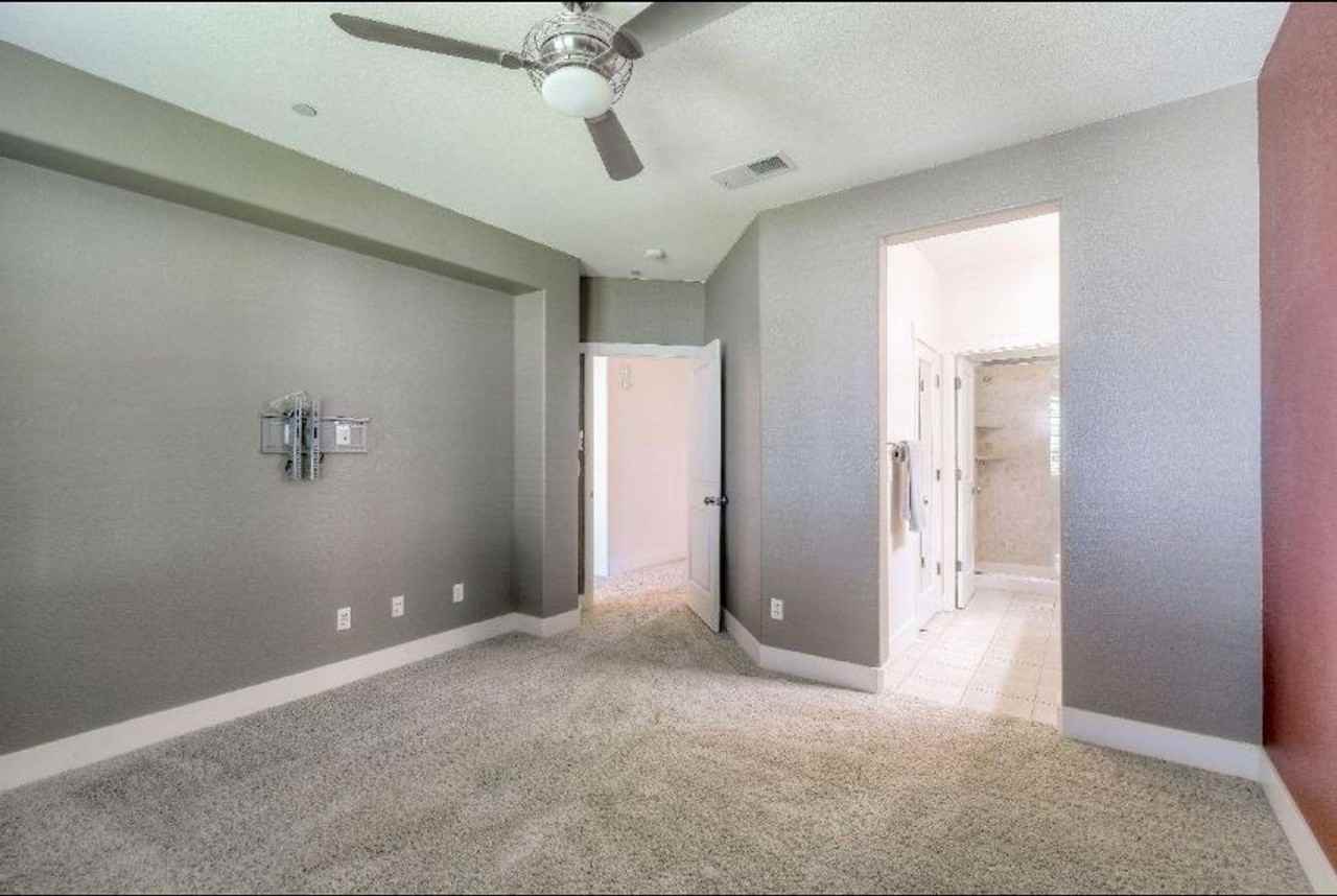 405 Washington Sq #19 - Photo 7 of 37