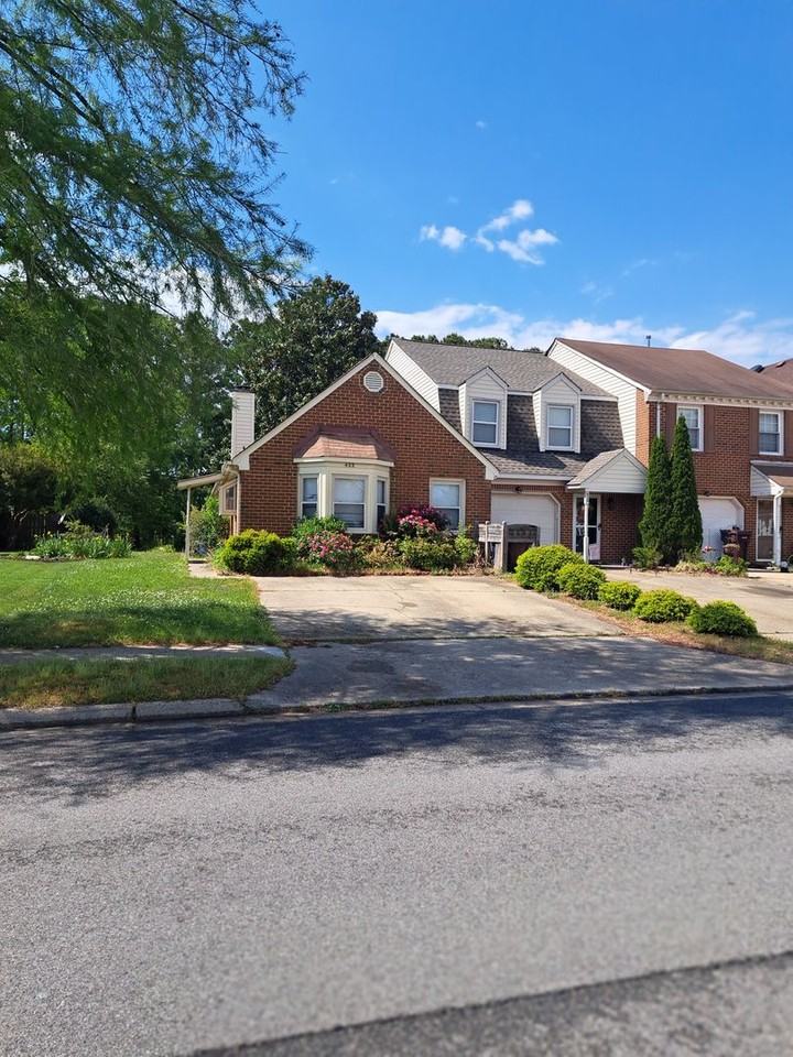 422 San Roman Dr - Photo 2 of 7