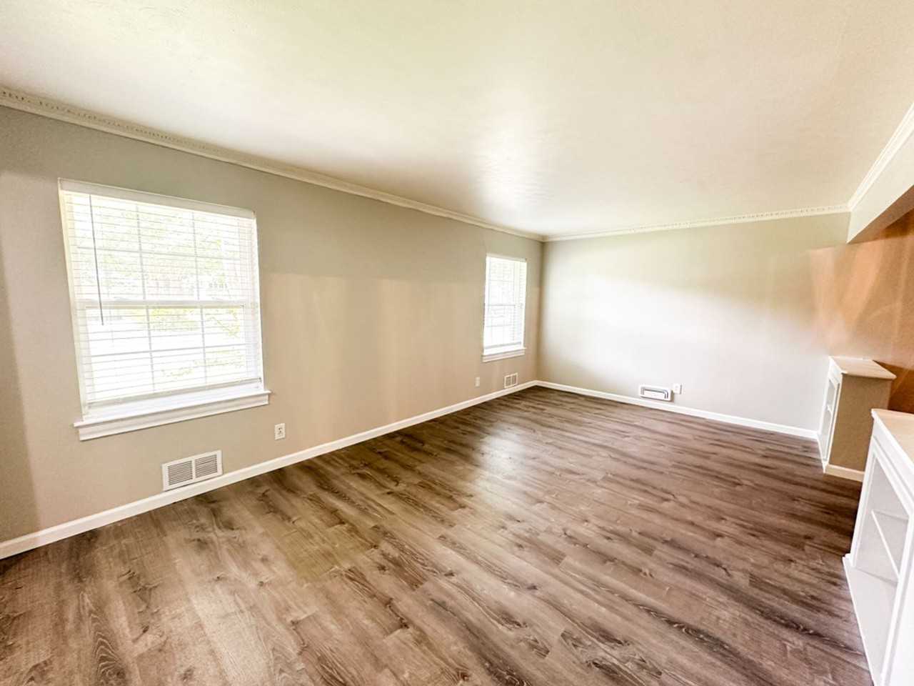 6461 Danbury Ln - Photo 7 of 35