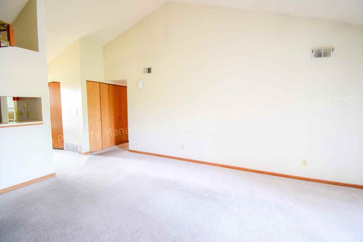 2960 W Stuart St - Photo 4 of 21