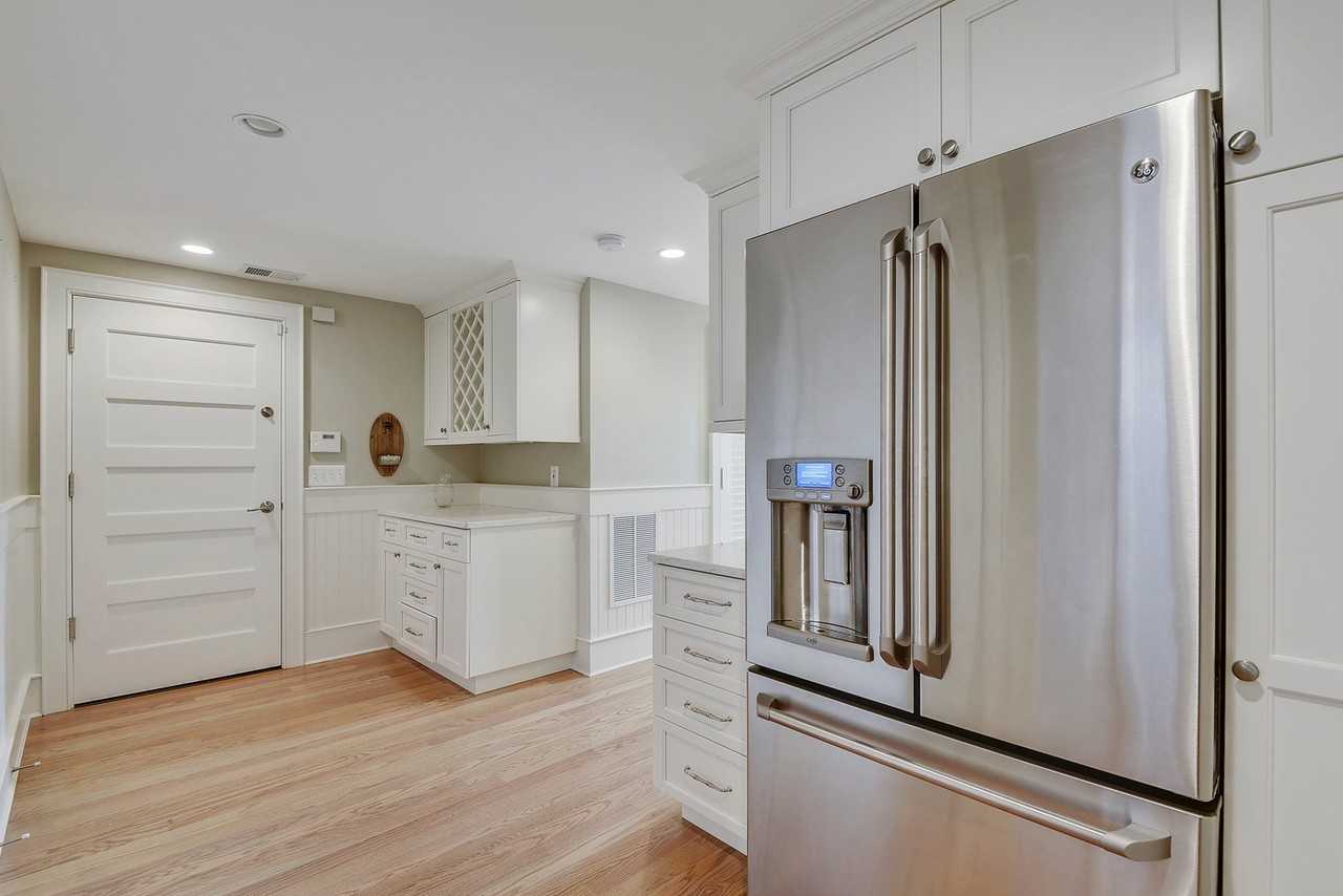 8703 Bradmoor Dr - Photo 4 of 50