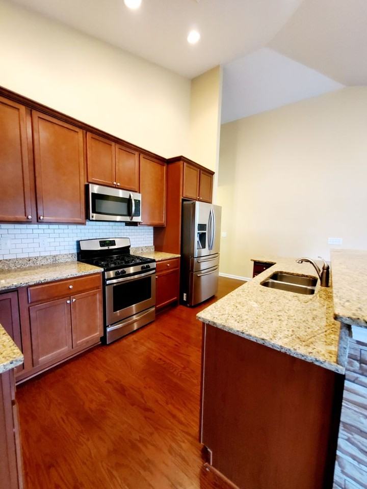 504 Cedar Lakes Dr - Photo 4 of 30