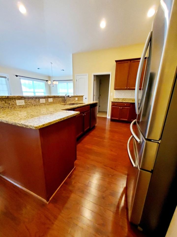 504 Cedar Lakes Dr - Photo 5 of 30