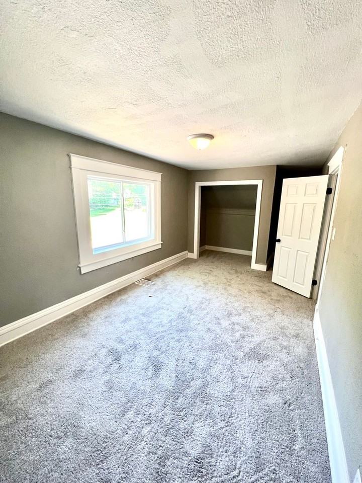 2601 N 13th St - Photo 7 of 10