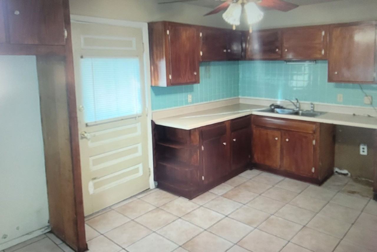 1906 N Hughes St - Photo 6 of 7