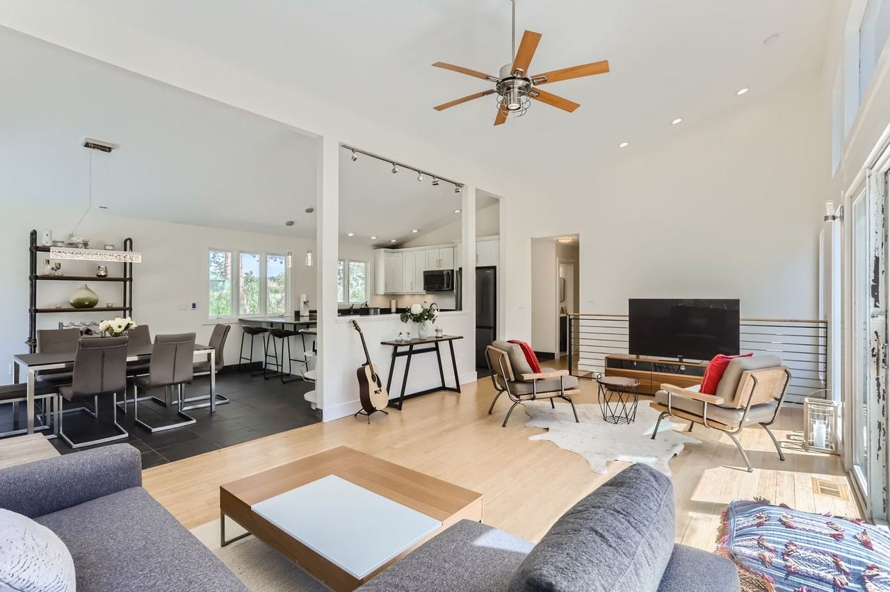 215 Broken Fence Rd - Photo 2 of 31