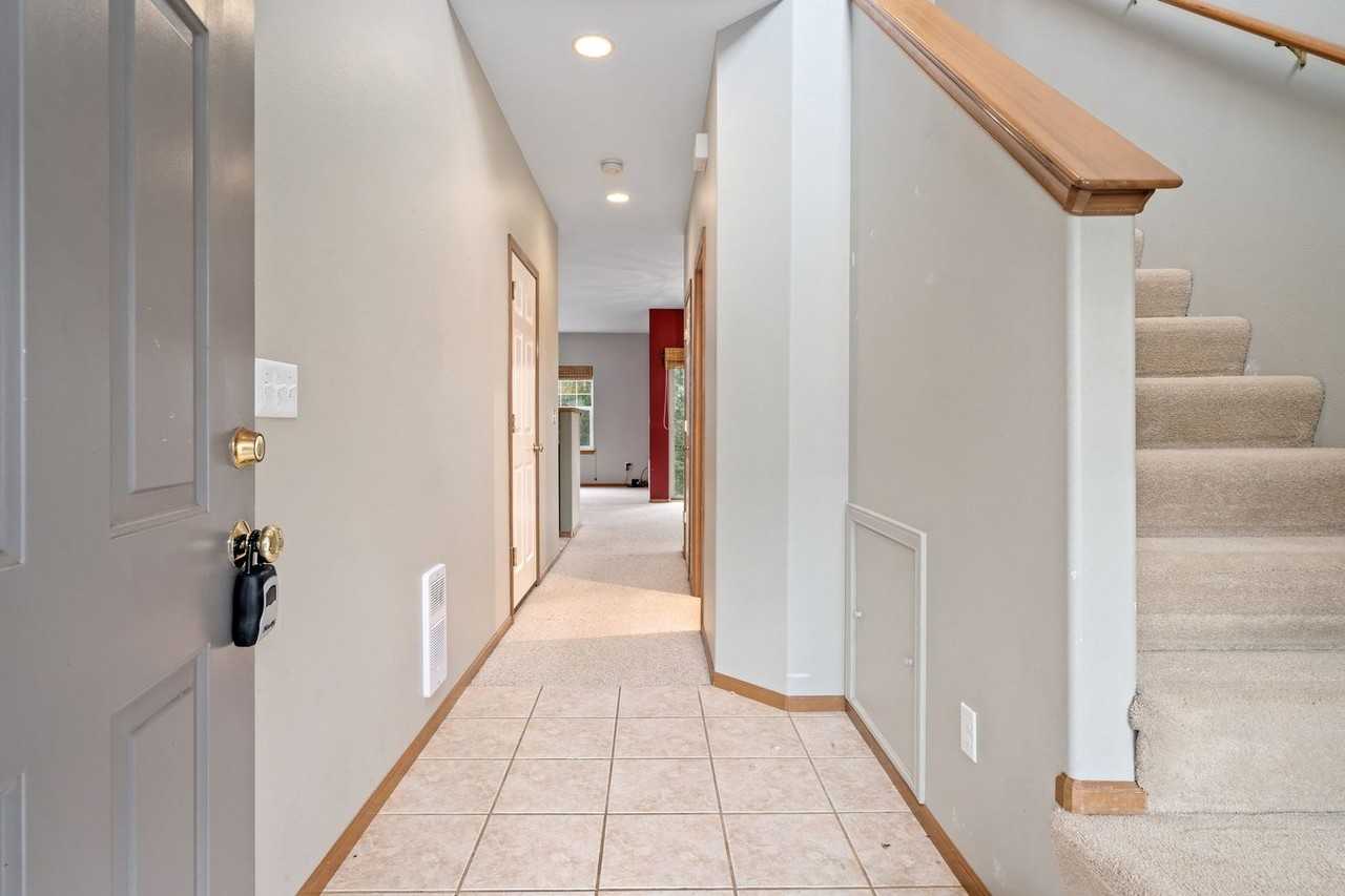 10618 Ne Kingston Meadows Cir - Photo 3 of 28