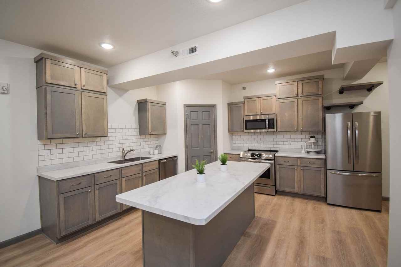 7446 S Louise Ave - Photo 3 of 18