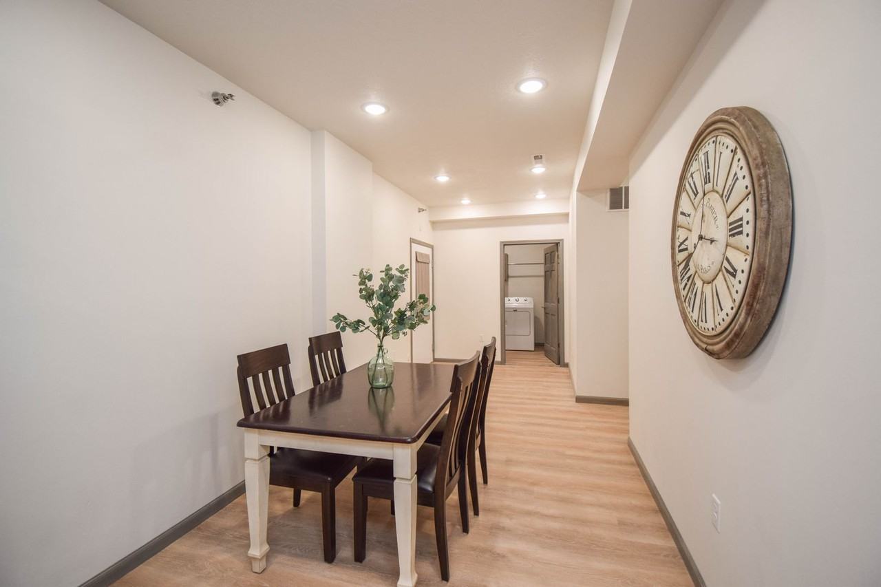 7446 S Louise Ave - Photo 7 of 18