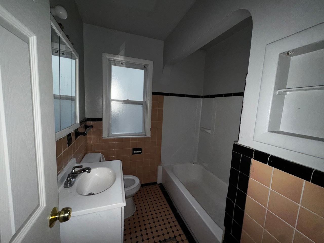 15503 Edmore Dr - Photo 7 of 16