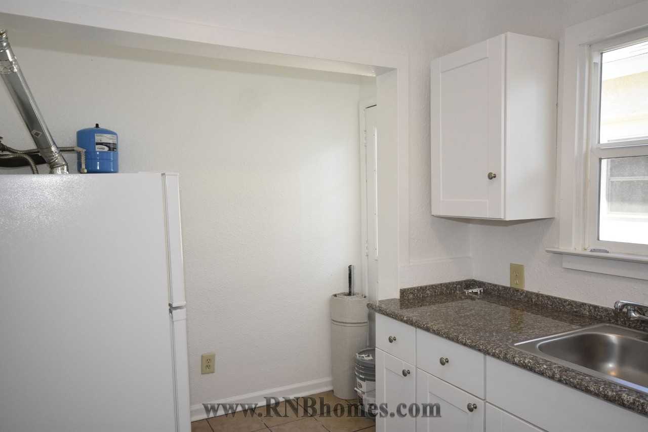 751 5th St - Photo 7 of 10