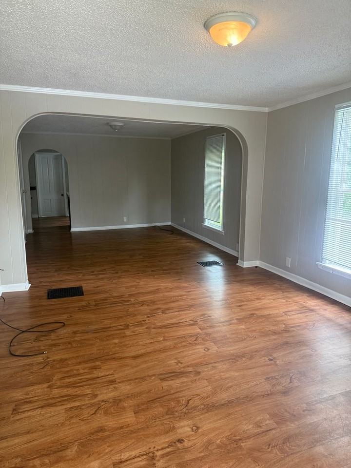 1721 S Elm St - Photo 3 of 18