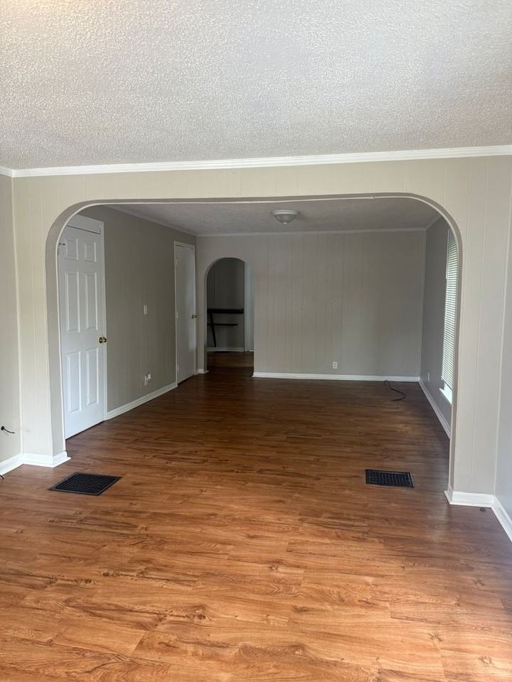 1721 S Elm St - Photo 4 of 18