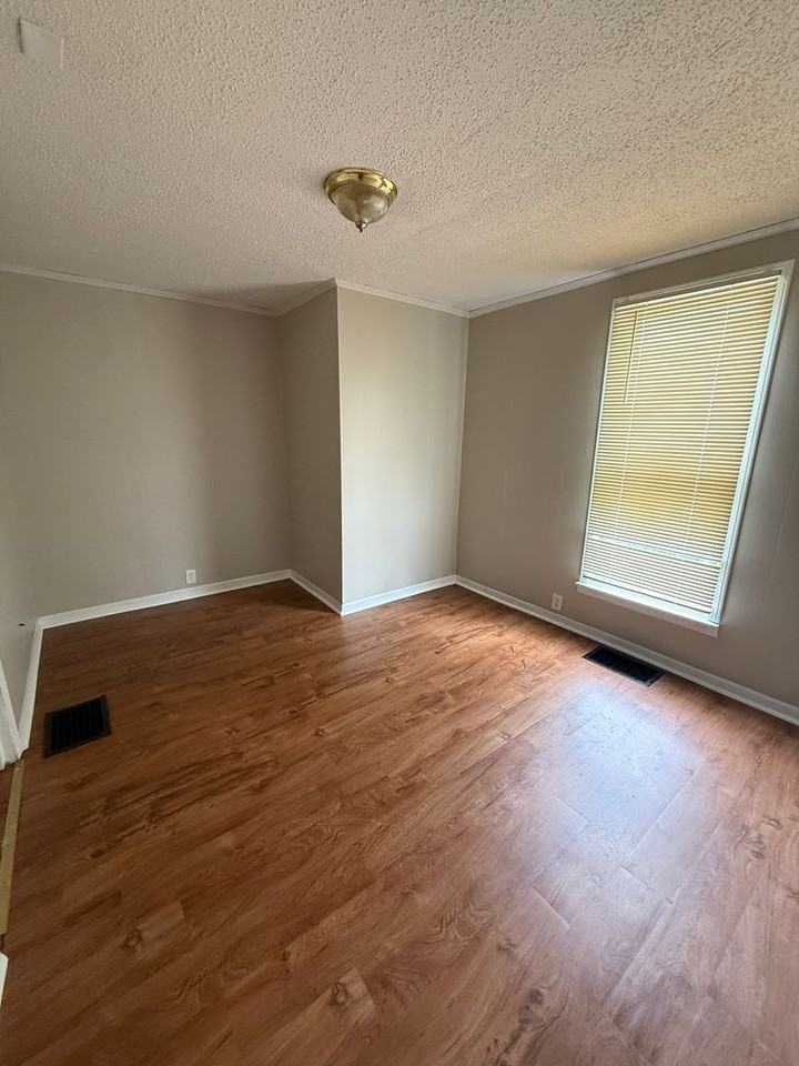 1721 S Elm St - Photo 6 of 18