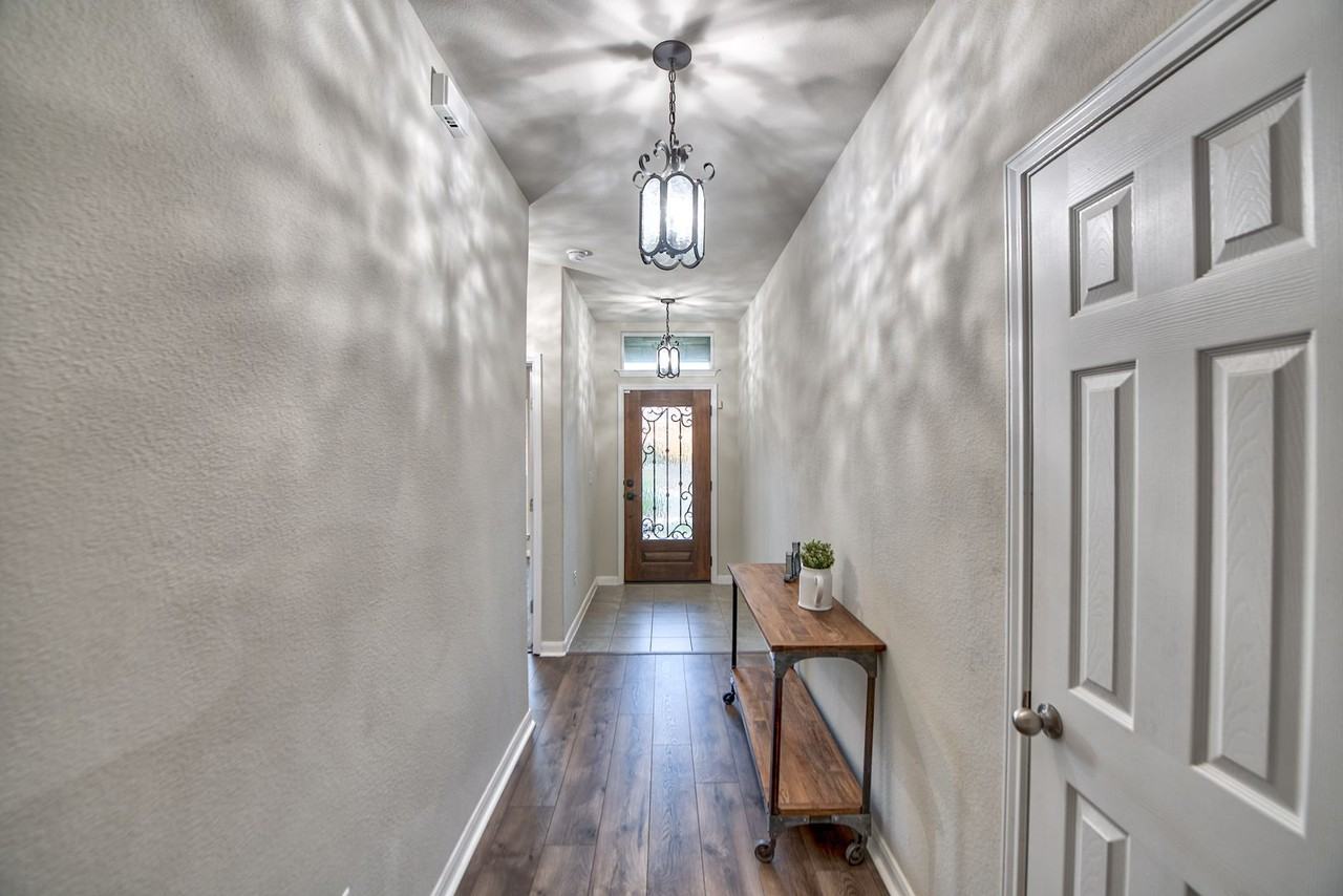 328 Langely - Photo 6 of 45