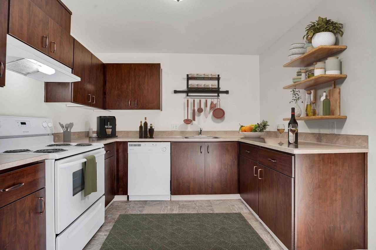 Spacious Apartment with Modern Amenities - Photo 7 of 11