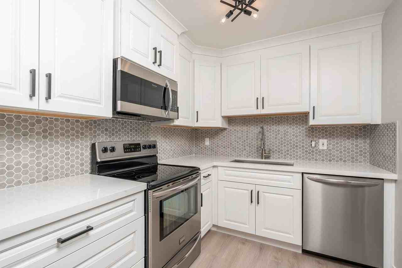 844 E Echo Ln - Photo 3 of 16