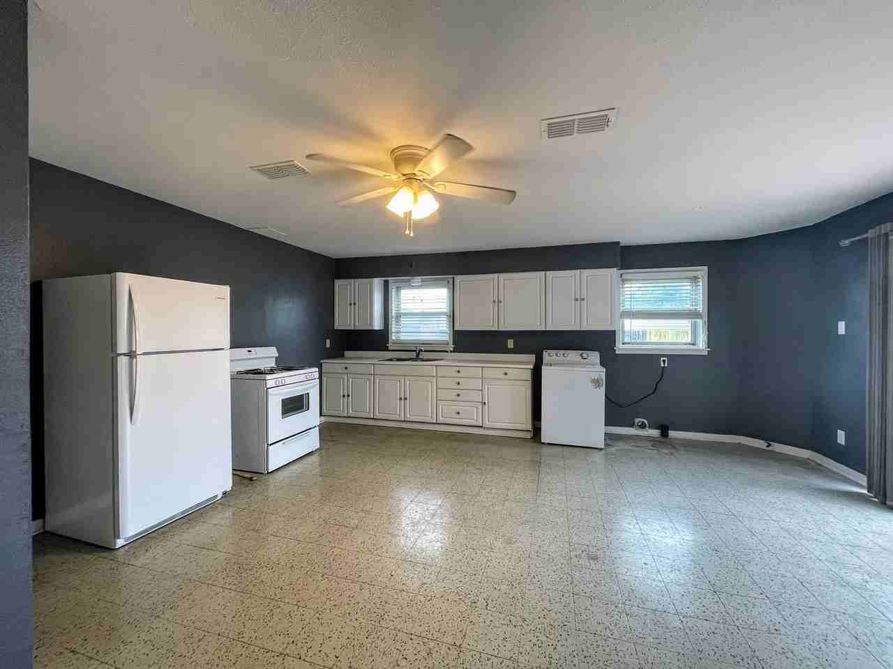 3710 Avenue V - Photo 7 of 25