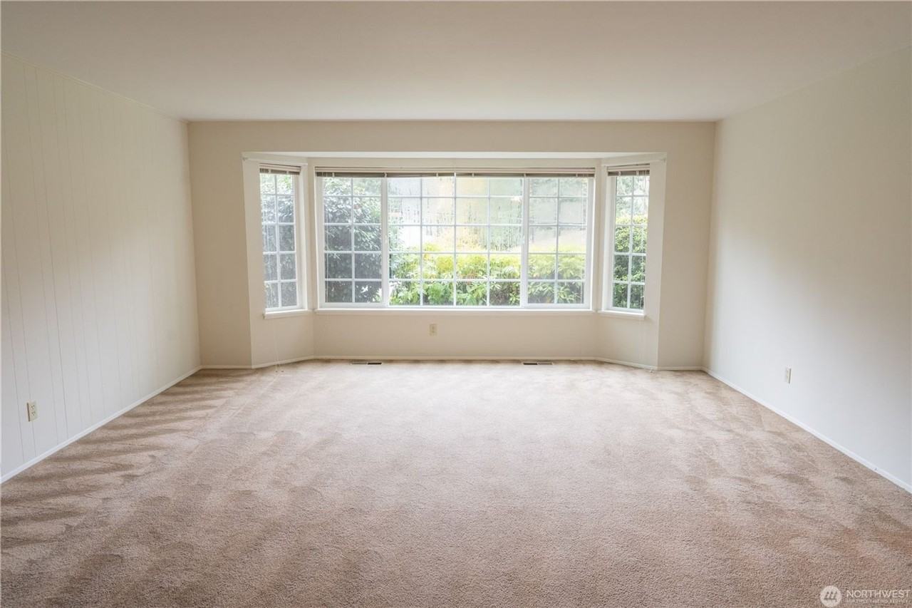 233 130th Ave Ne - Photo 4 of 21