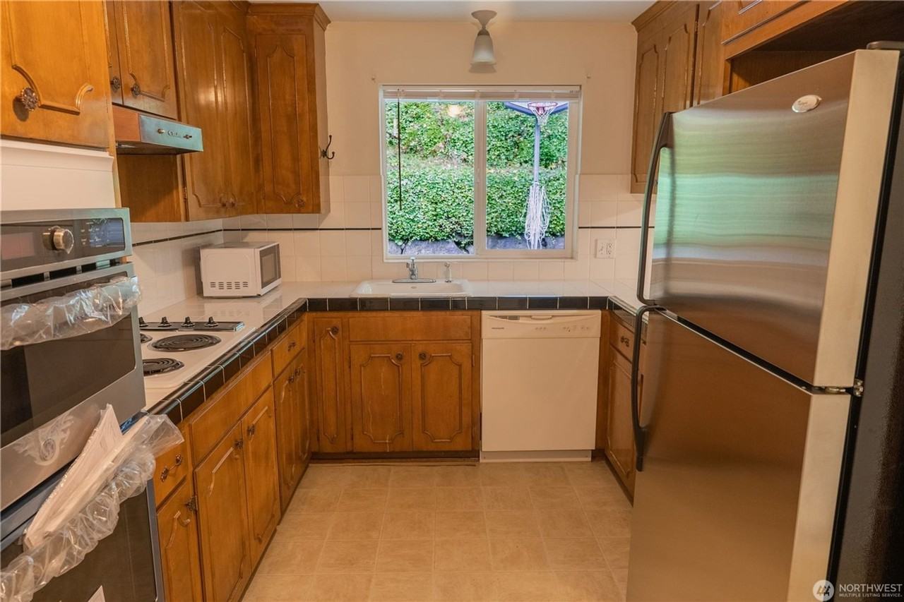 233 130th Ave Ne - Photo 6 of 21