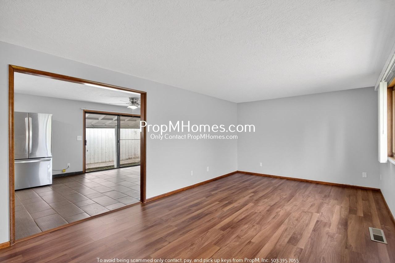 112 Ella St - Photo 3 of 24