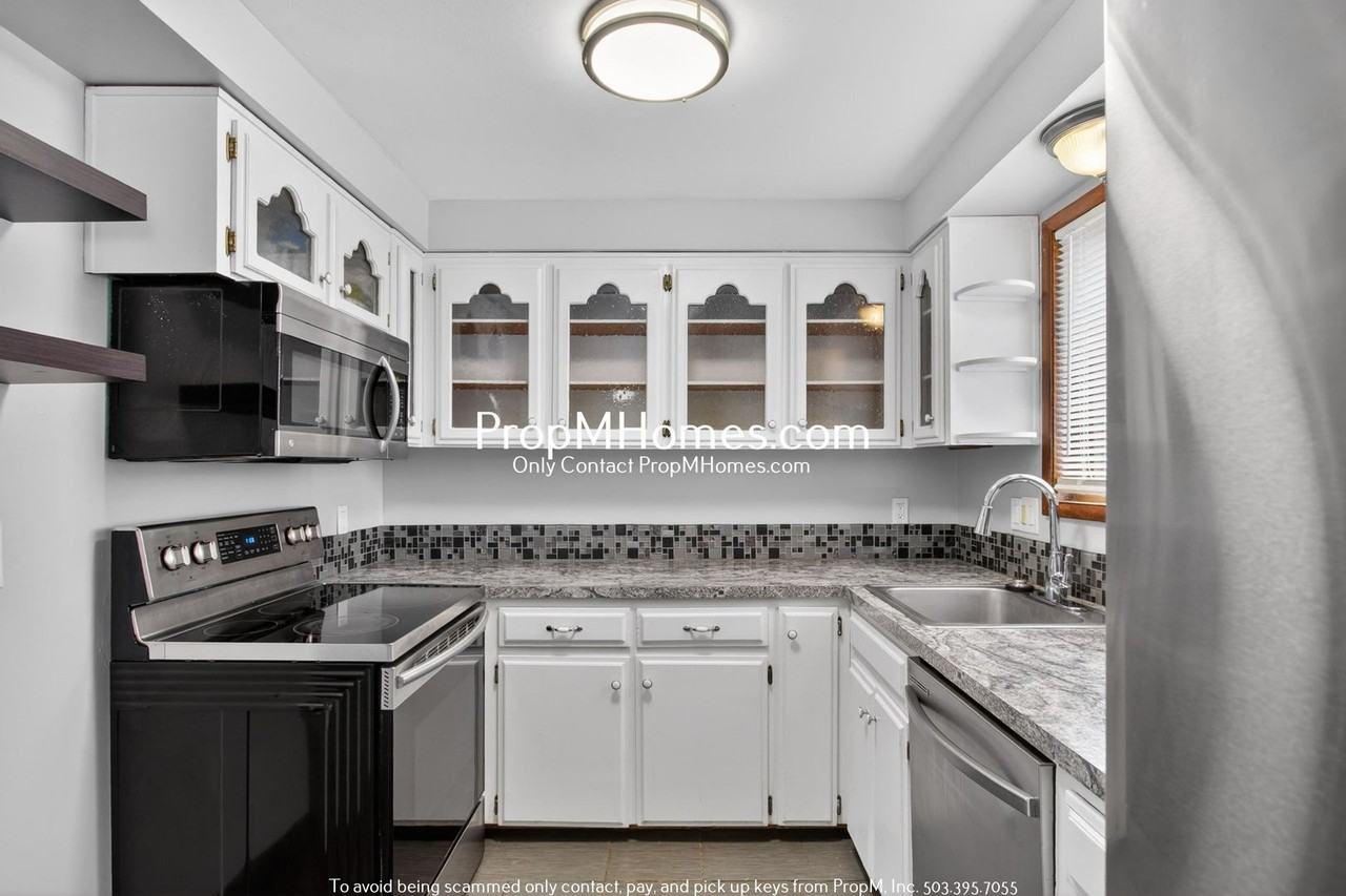 112 Ella St - Photo 4 of 24