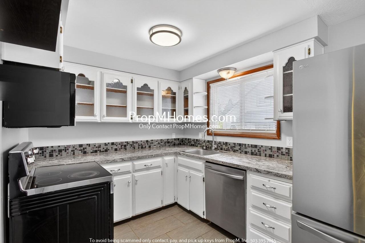 112 Ella St - Photo 5 of 24