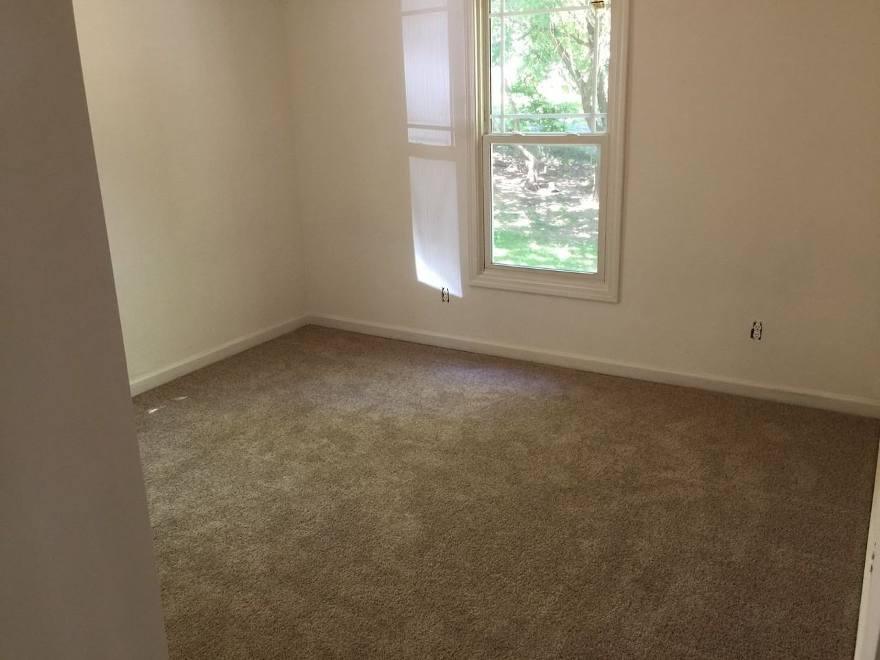 519 W 9th St - Photo 2 of 7