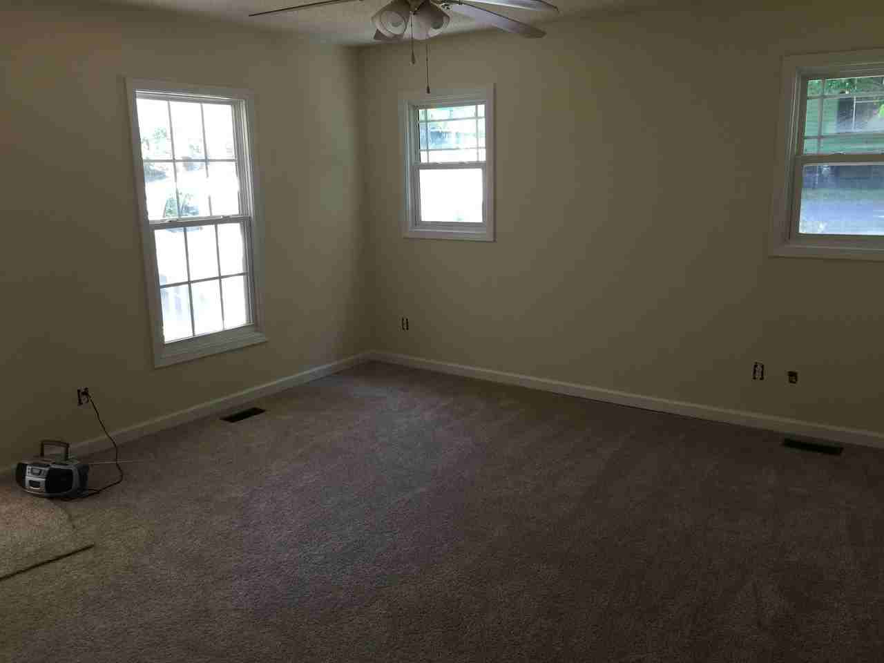 519 W 9th St - Photo 3 of 7