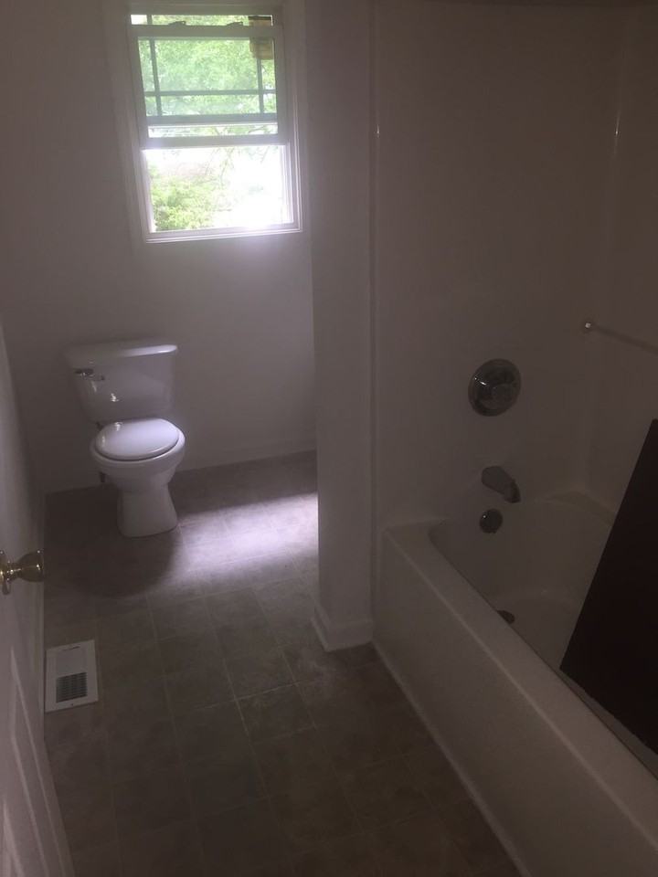 519 W 9th St - Photo 5 of 7