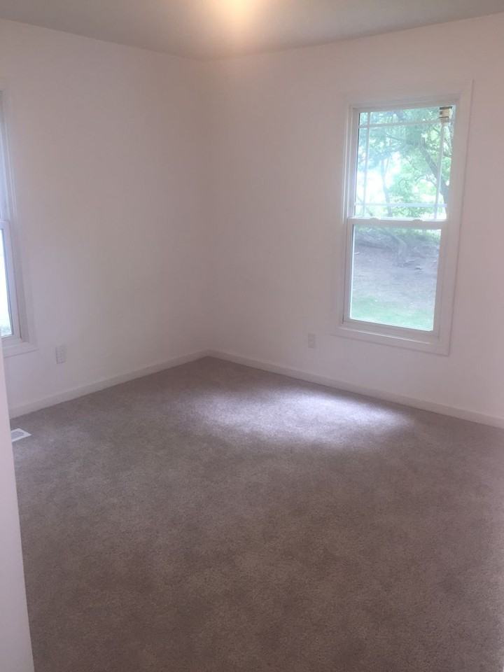 519 W 9th St - Photo 6 of 7