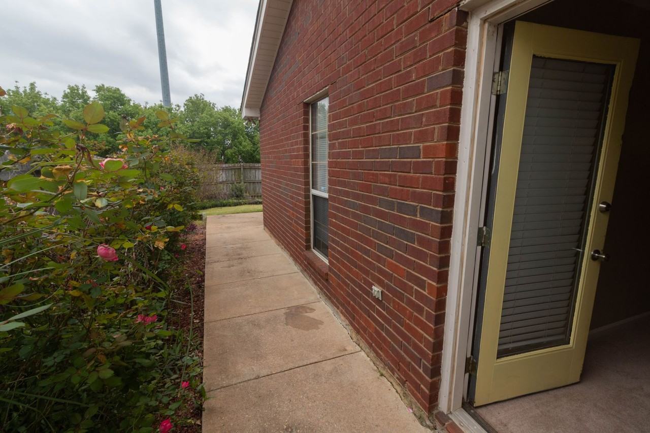 8357 Grand Oak Ct - Photo 3 of 27