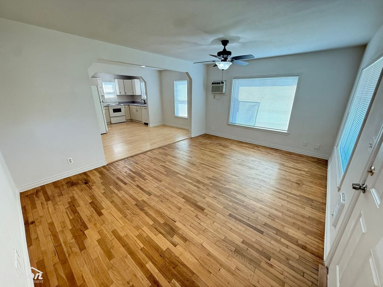 1005 S 33rd Ave - Photo 2 of 15