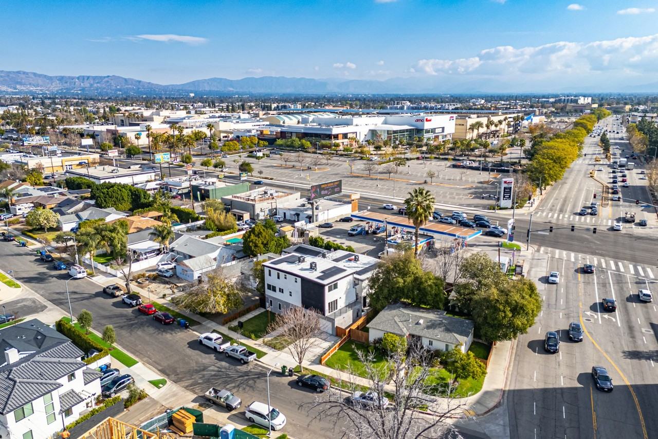 Luxury 3 & 4 Bed Townhomes a Short Walk to Topanga Village! - Photo 2 of 50