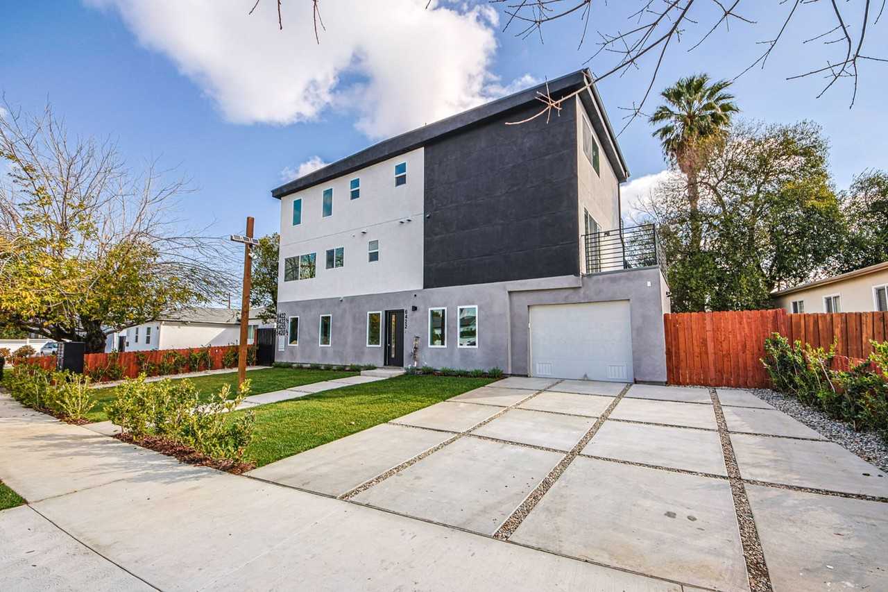 Luxury 3 & 4 Bed Townhomes a Short Walk to Topanga Village! - Photo 3 of 50