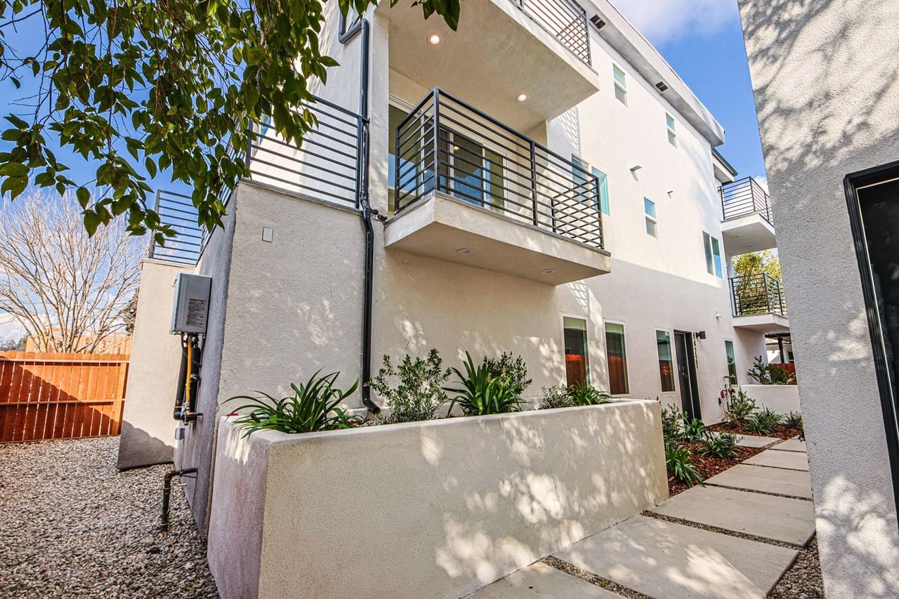 Luxury 3 & 4 Bed Townhomes a Short Walk to Topanga Village! - Photo 4 of 50