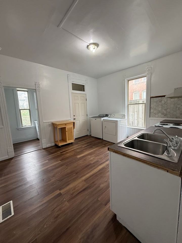 227-229 227-229 S Washingon - Photo 4 of 26