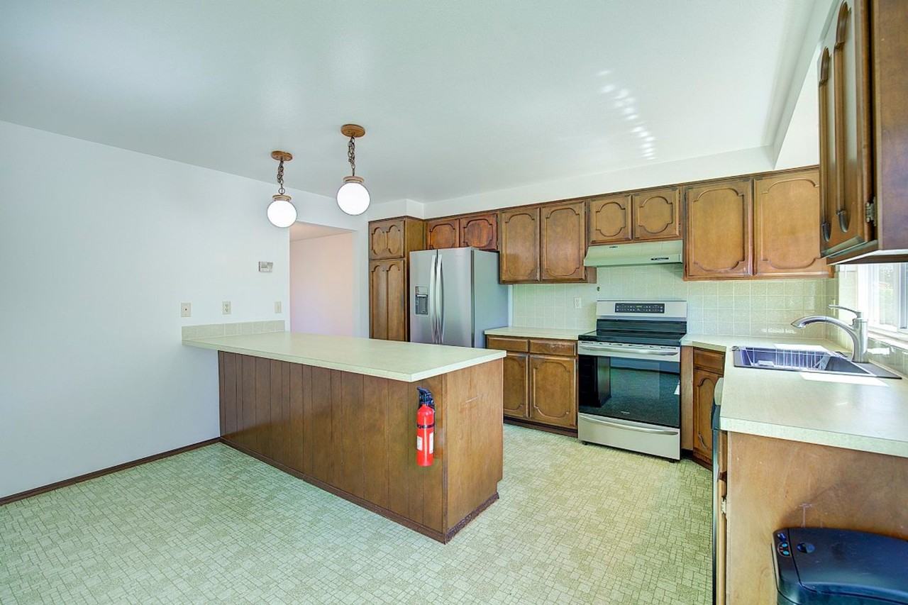 8435 198th Pl Sw - Photo 4 of 29