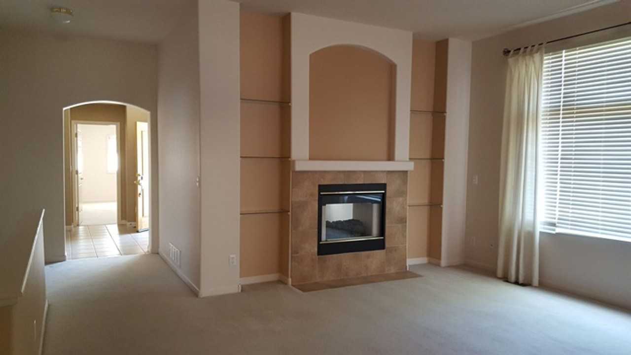 5000 Boardwalk Dr - Photo 3 of 8