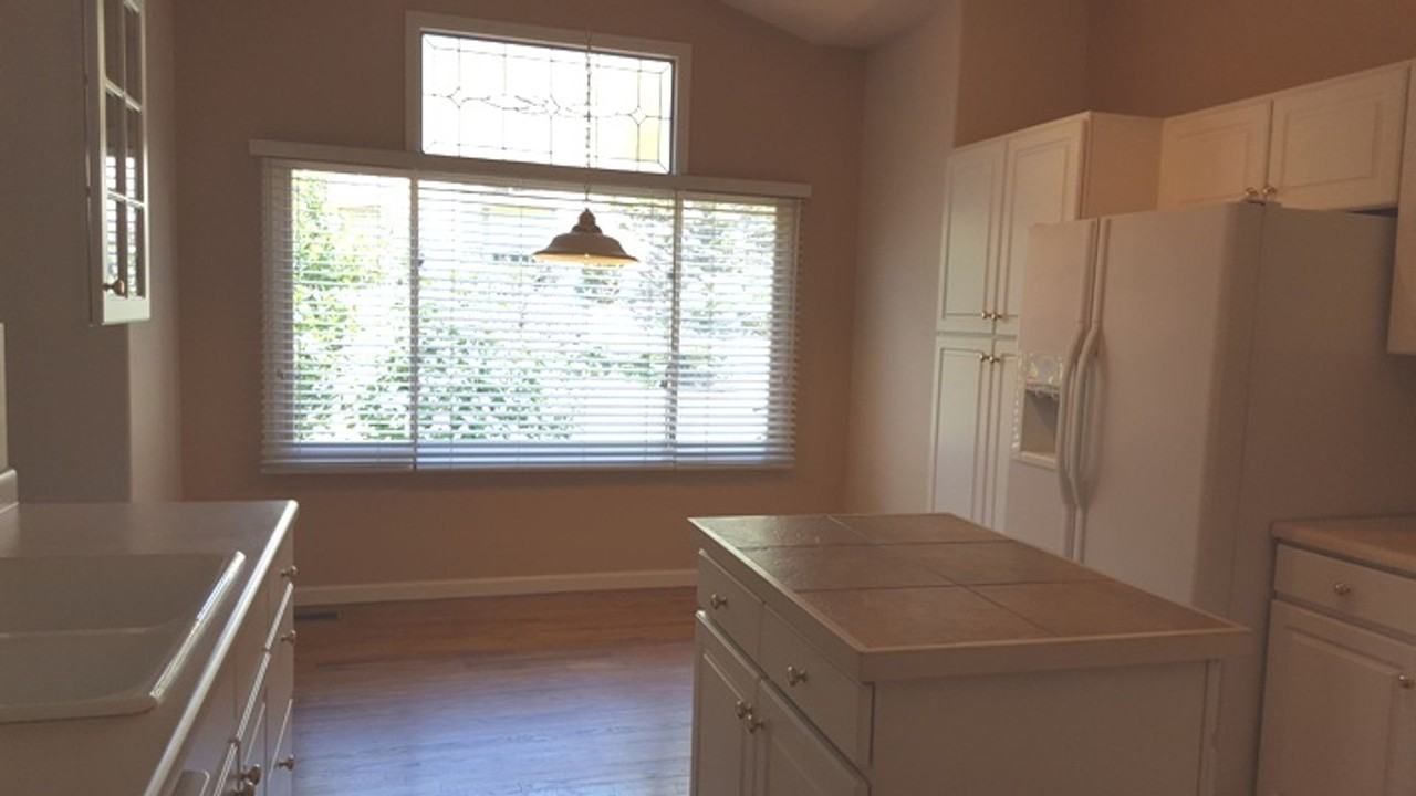 5000 Boardwalk Dr - Photo 6 of 8