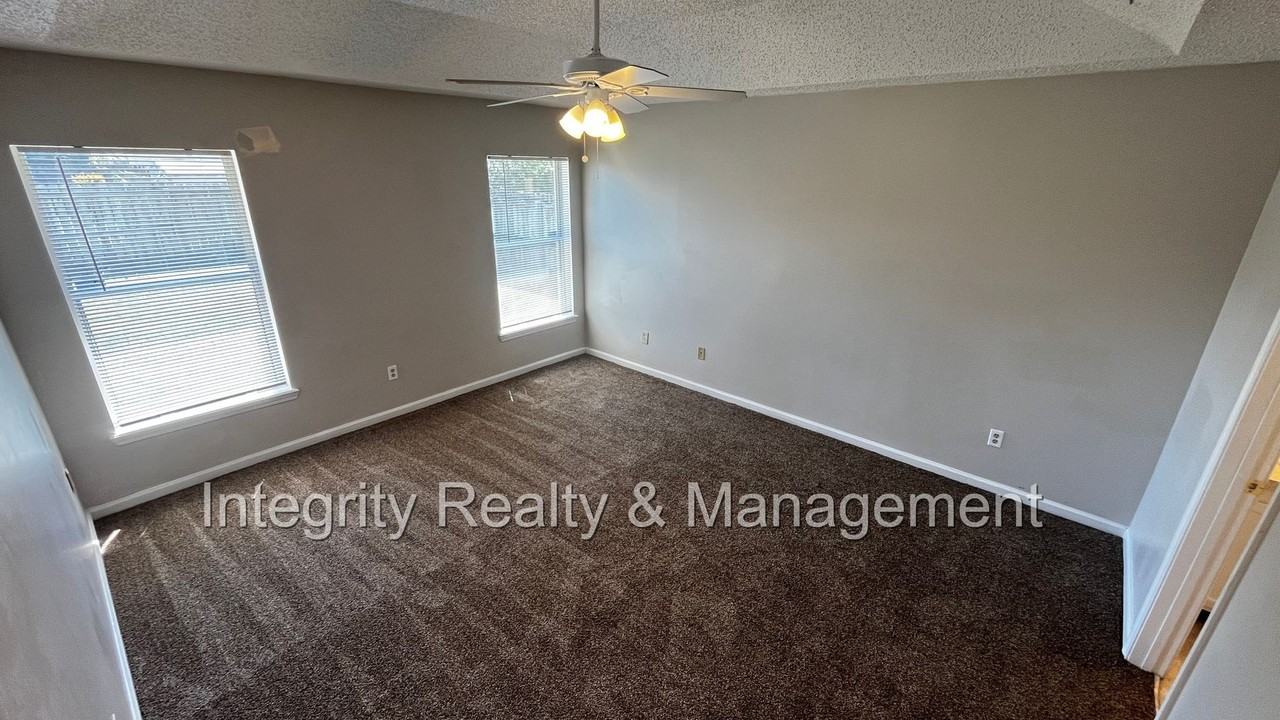 1809 Dartmouth Dr - Photo 5 of 19