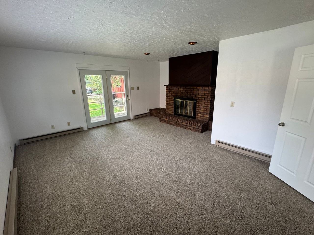 2208 Walnut St - Photo 4 of 12