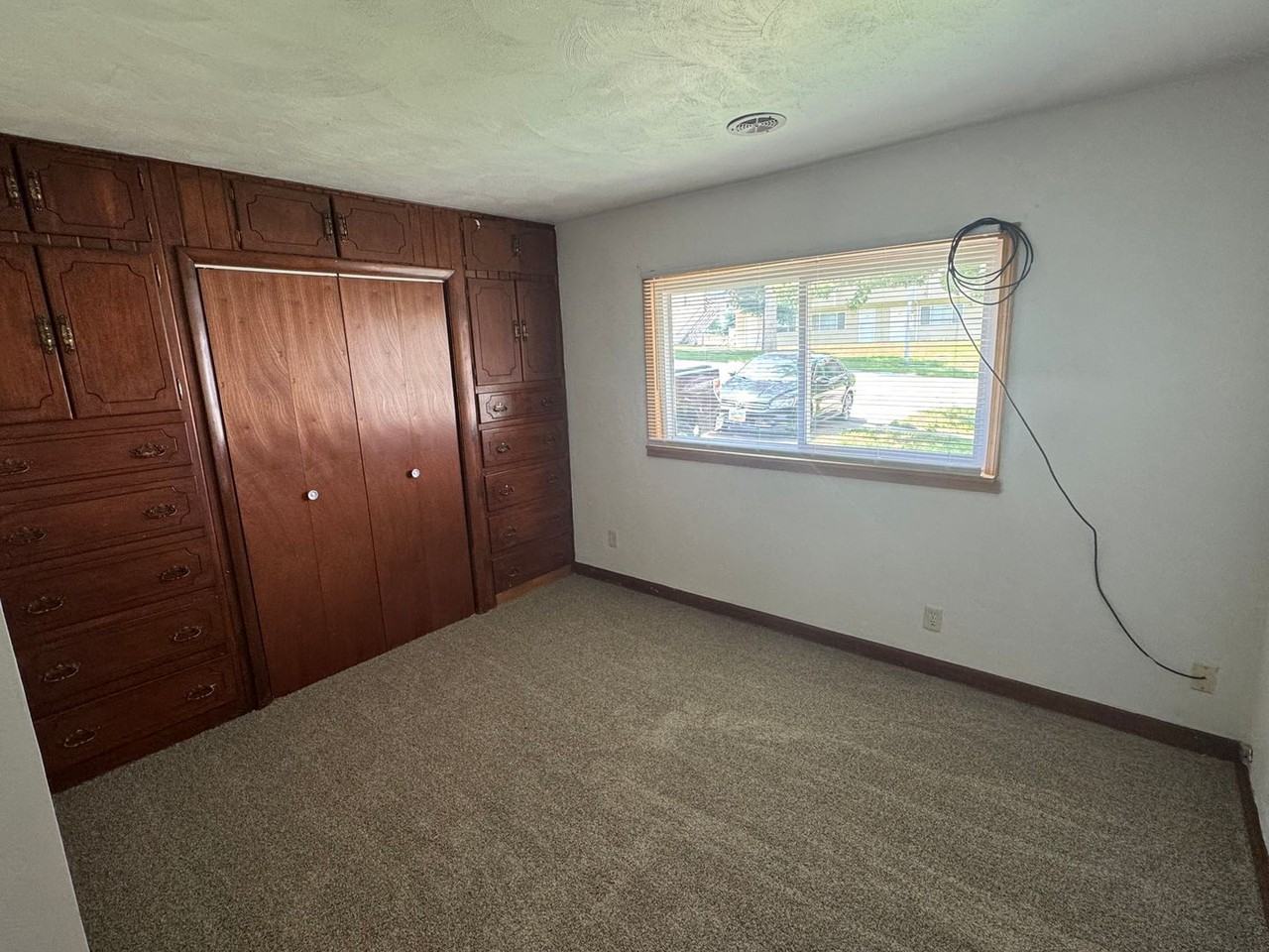 2208 Walnut St - Photo 6 of 12